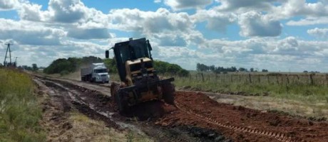 Mejoran caminos rurales en seis Juntas de Gobierno del departamento Gualeguaych