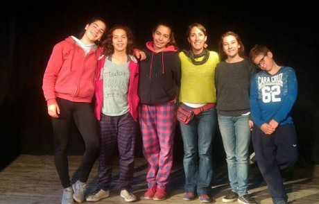 Pre-adolescentes del Grupo De Teatro Ser participaron en Villa Elisa del Taller de Payaso