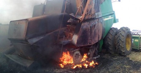 Bomberos Voluntarios de Villaguay sofocaron el incendio de una cosechadora