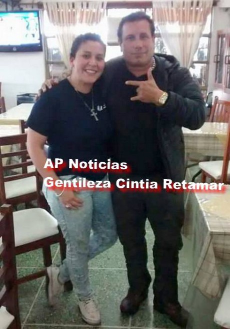 John Travolta estuvo de paso en Villaguay, en la foto junto a Cintia Retamar en 2016