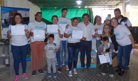Entrega de Herramientas del Programa CRECER en Villa Domnguez
