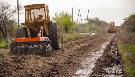 Recuperacin de caminos rurales productivos en el departamento Villaguay