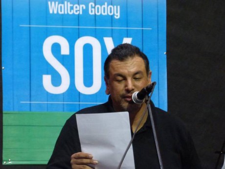 Walter Godoy present su libro Soy