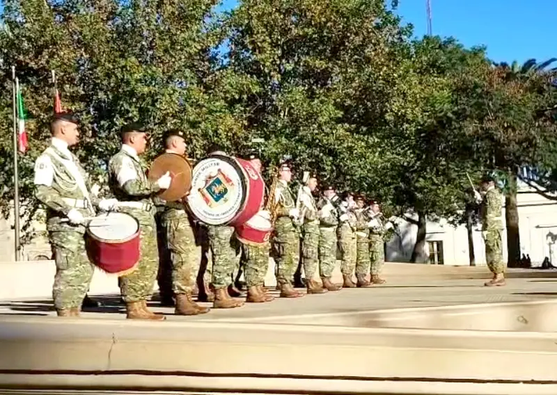 En el da del Himno Nacional Argentino la banda toc en la rotonda de la plaza