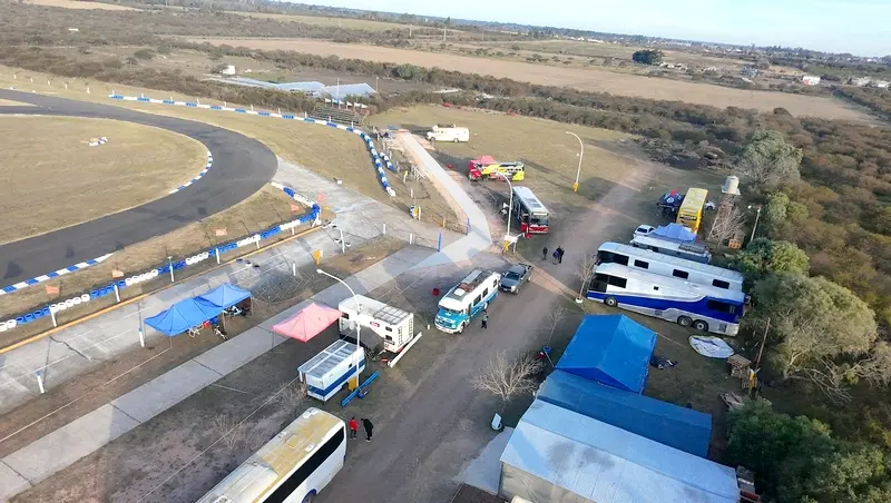 Llegaron los primeros equipos al kartdromo de Villaguay
