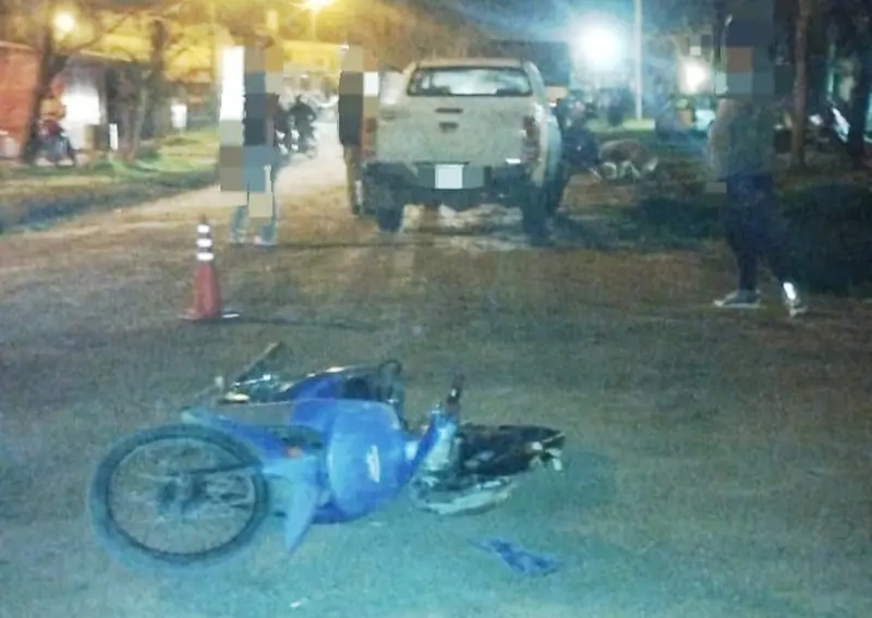 Choque de moto y camioneta