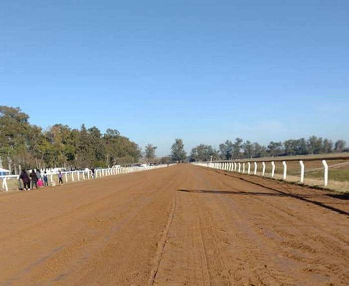 Se corre el clsico Santa Rosa de Lima en el hipdromo de Villaguay