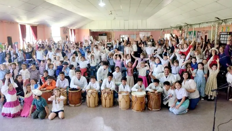 La Banda 40 se present en la escuela San Jos de Santa Anita