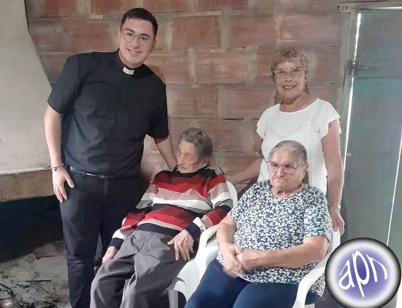 Confirmacin y Comunin en Races Oeste: Ella 86 y el 90 aos