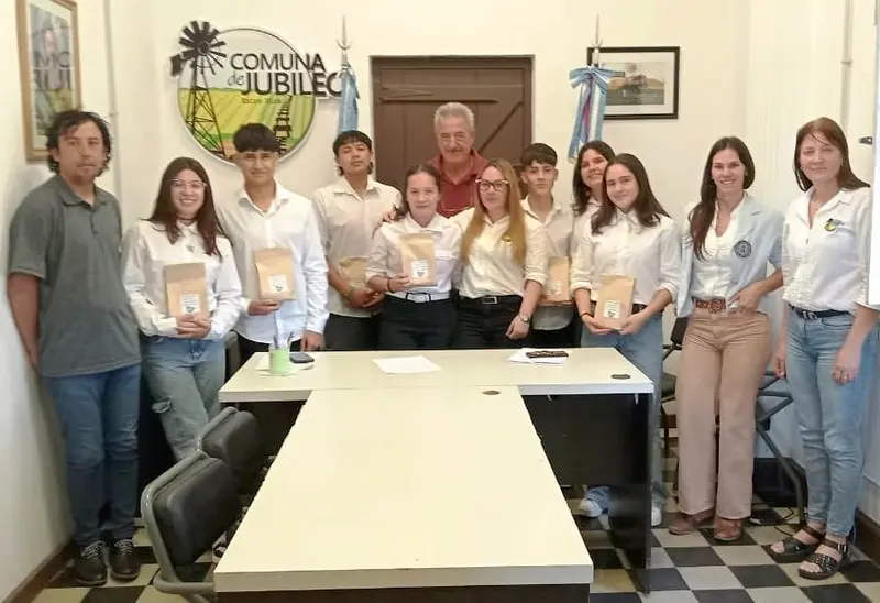 Escuela Secundaria N6 - Estacin Jubileo: Alumnos de  6to. ao llevaron adelante la entrevista simulada