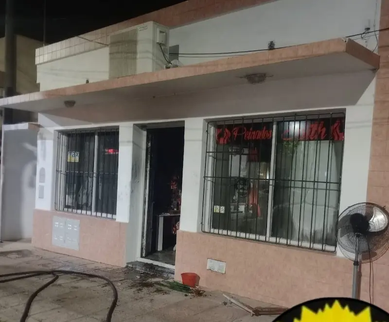 Policia y bomberos intervinieron por incendio en comercio