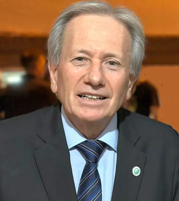 Distincin nacional a Roberto Romani