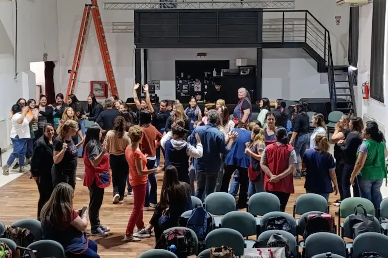 El CGE capacit� a 700 docentes en Educaci�n Art�stica por Atam�