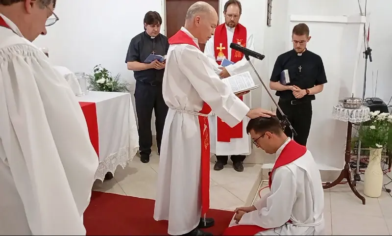 El Reverendo Arturo Truenow presidi la instalacin del Pastor Luterano Elin Prez en Villaguay