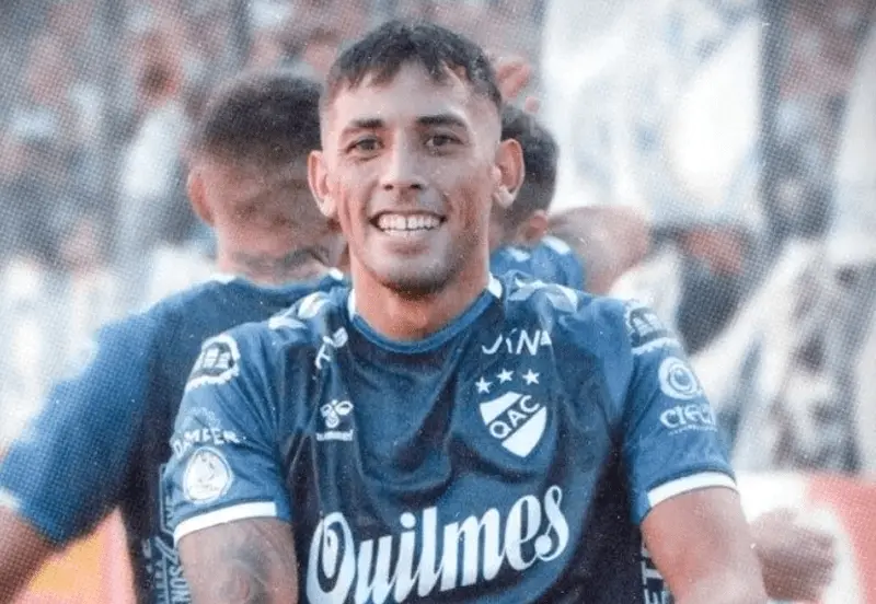 Leandro Allende firma para Col�n de Santa Fe