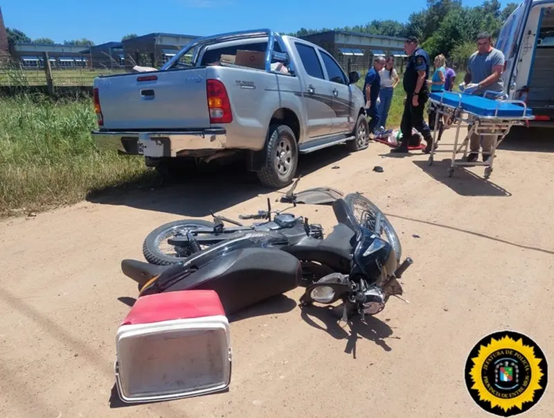 Un motociclista sufri� traumatismo de cr�neo en choque con una camioneta