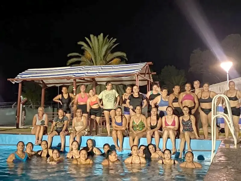 Exitosas noches de Nataci�n y Aqua Zumba en Villa Dom�nguez