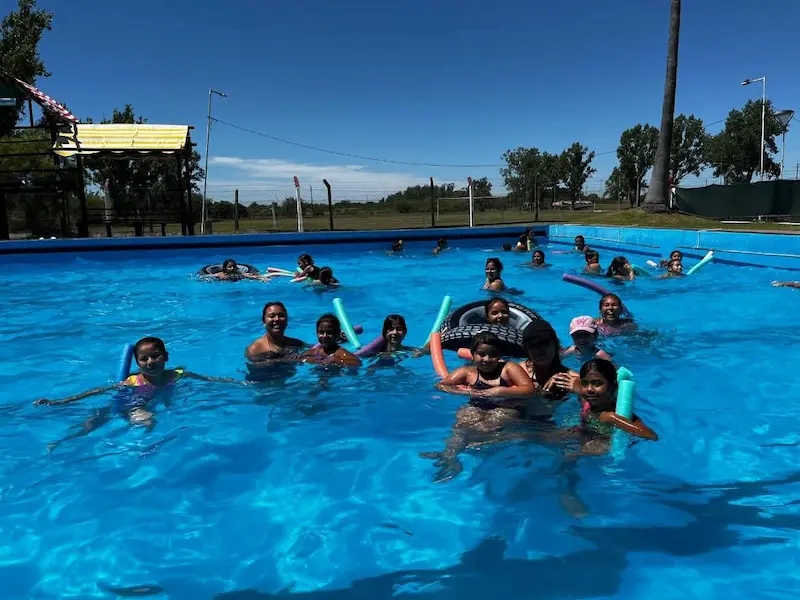 El Polideportivo de Villa Dom�nguez dio inicio a una nueva edici�n de la Colonia de Vacaciones