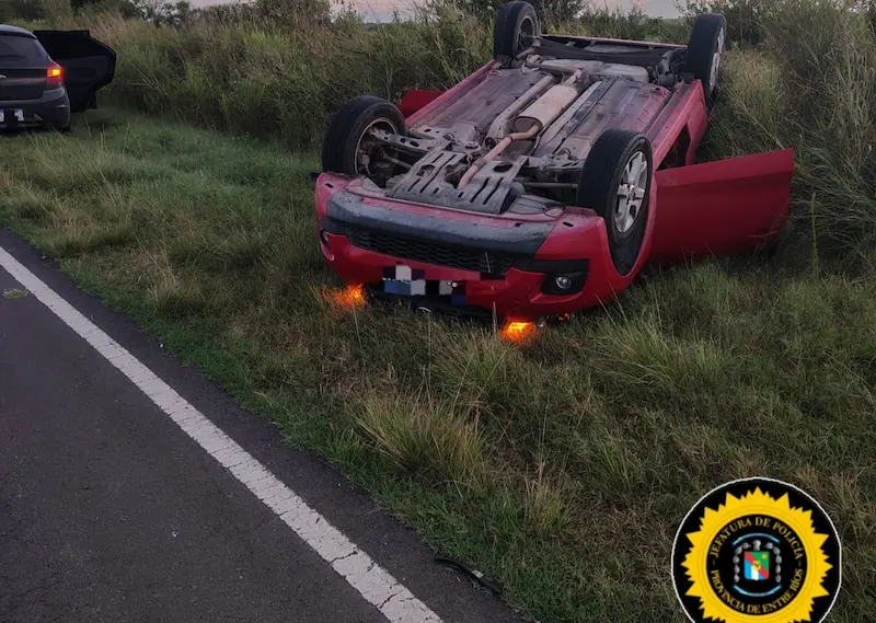 Un joven con lesiones leves por vuelco de auto en ruta 20