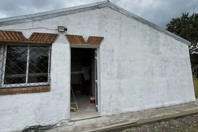 Se llevan adelante obras de emergencia en una escuela rural de Federal