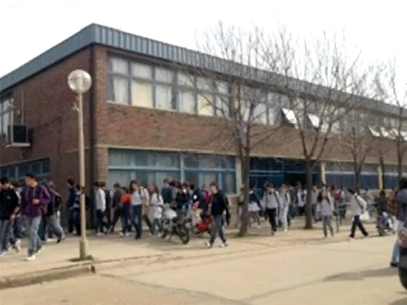 Escuela de Educaci�n T�cnica N�1, Dr. Conrado Etchebarne, convoca a concurso