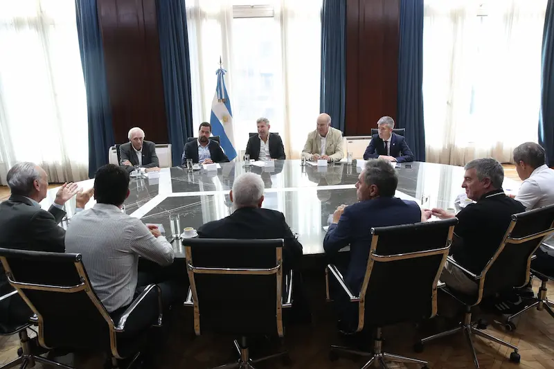Frigerio gestiona junto a empresarios m�s oportunidades para el sector av�cola
