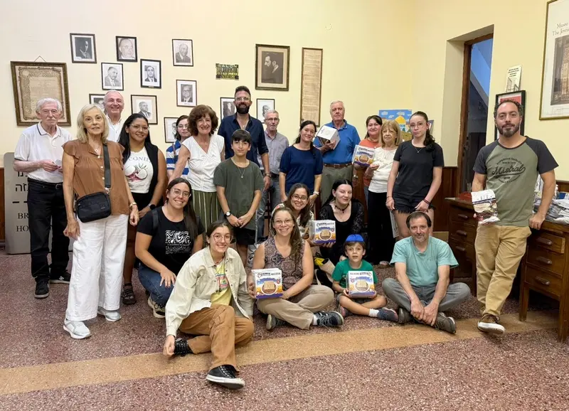 AMIA don� matz� y matzemeil a comunidades jud�as de todo el pa�s, entre ellas Villaguay