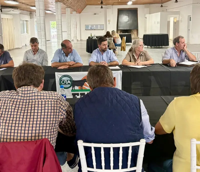 Farer solicit� a legisladores a defender la ley de fitosanitarios, una norma que es ejemplo de pluralidad y respaldo cient�fico