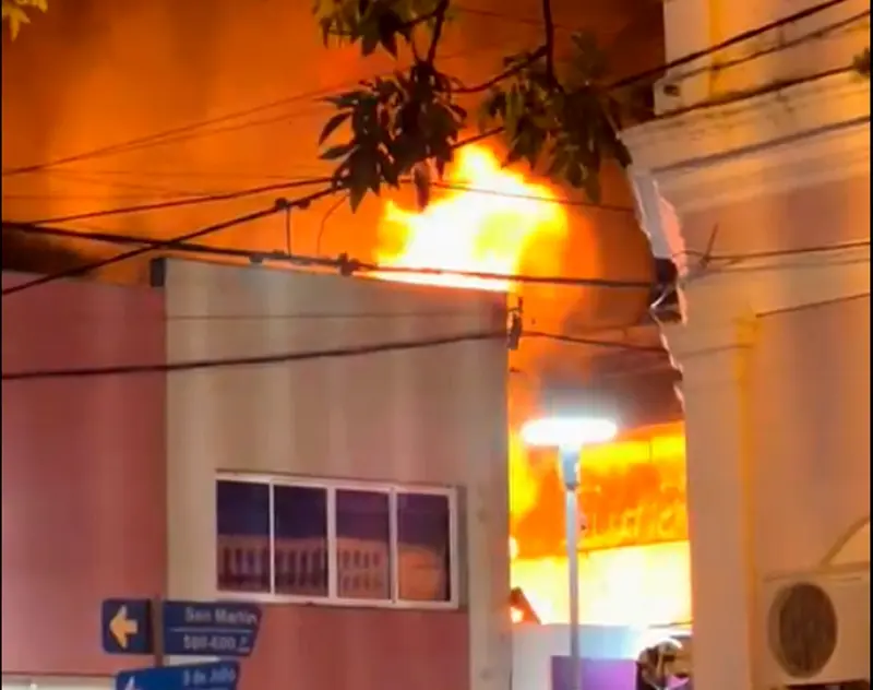 Explosi�n en el centro de la ciudad polic�a, bomberos y Electro-Vi en el lugar