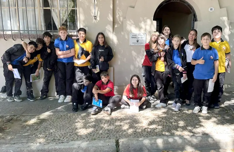 Alumnos de primer a�o del Instituto Federico Leloir visitaron el Museo Hist�rico, Ra�l Jaluf