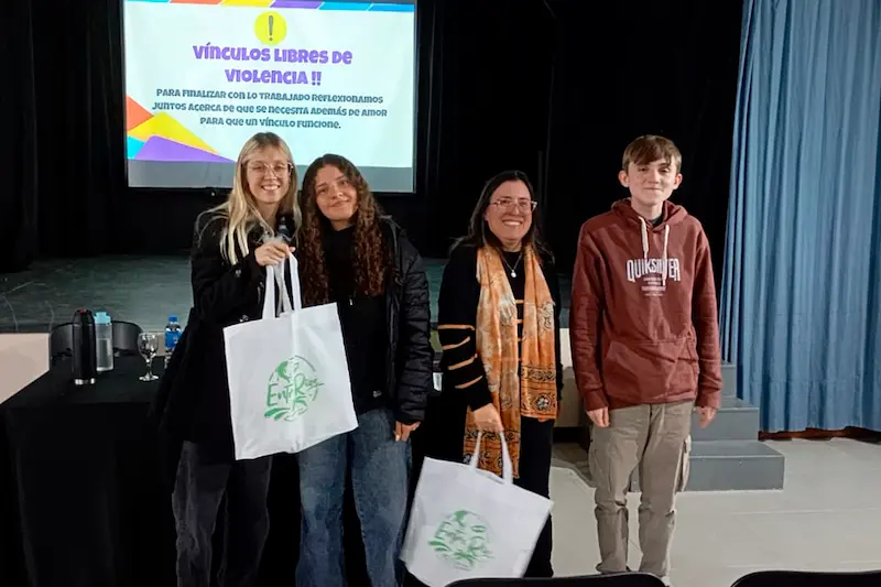 Adolescentes de San Salvador debatieron sobre amor rom�ntico y violencia de g�nero