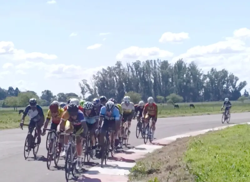 Ciclistas de Villaguay compitieron en Gualeguay