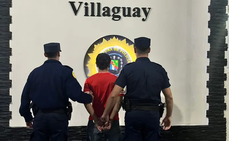 Intent� huir tras un choque, colision� un m�vil policial y fue detenido
