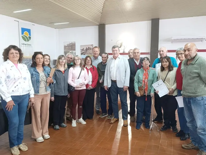 11 familias recibieron las escrituras de sus viviendas en Villa Clara