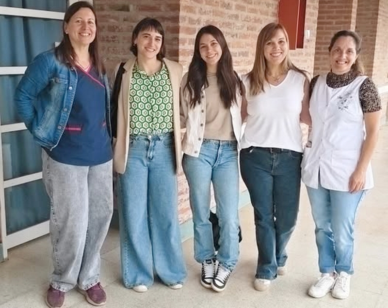 Encuentro y trabajo compartido en escuela de Educaci�n Integral N�33
