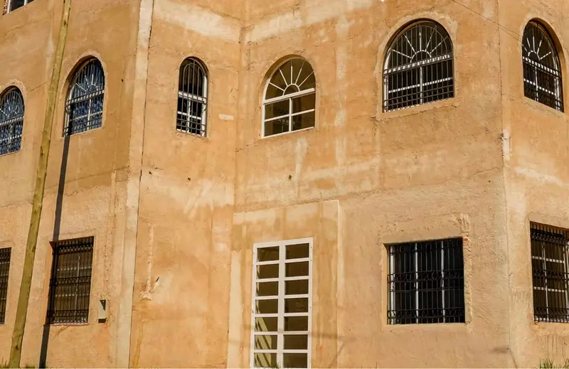 Inauguraci�n de la puerta principal y bendici�n de m�stil en escuela Jes�s Buen Pastor