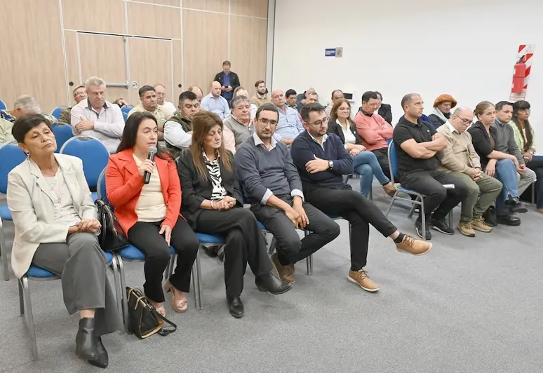 El gobernador recibi� a presidentes comunales y propuso revisar la ley que regula la coparticipaci�n de las administraciones locales