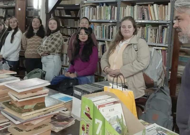 El reconocido poeta Miguel A. Federik don� un libro de alto valor a la biblioteca Andrade