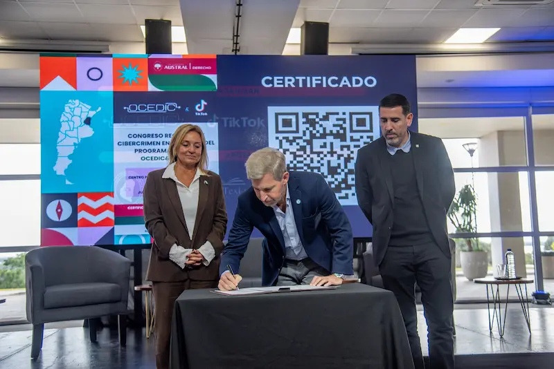 Frigerio inst� a cuidar a ni�os y j�venes a trav�s del di�logo y el uso inteligente de la tecnolog�a
