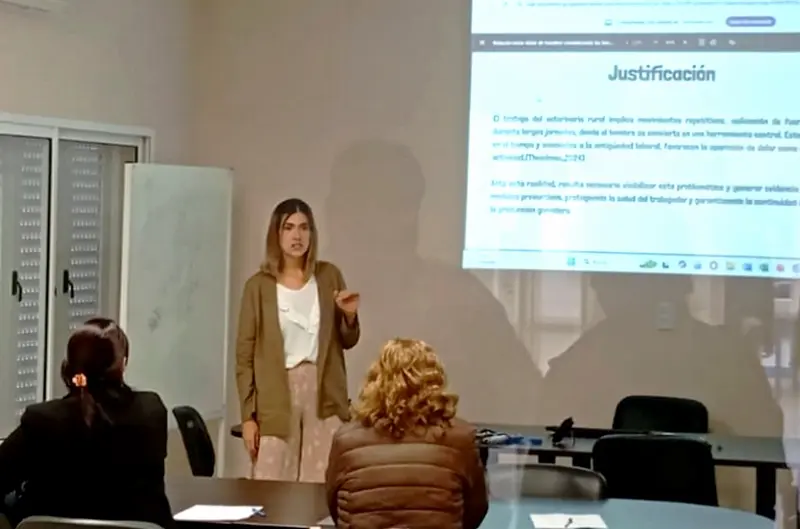 Flavia Segovia, es kinesi�loga, aprob� y defendi� la tesis