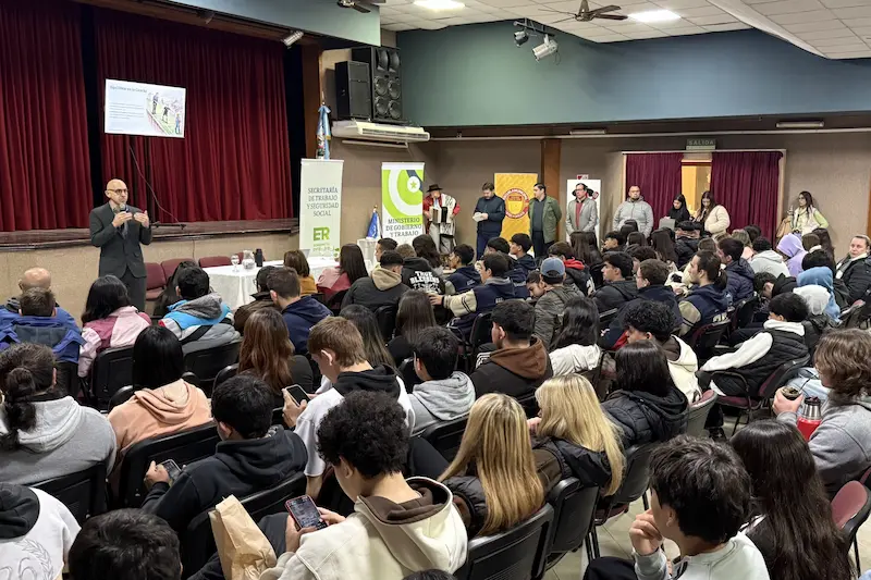 Un centenar de j�venes de Federal se formaron en derechos laborales y herramientas para su primer empleo