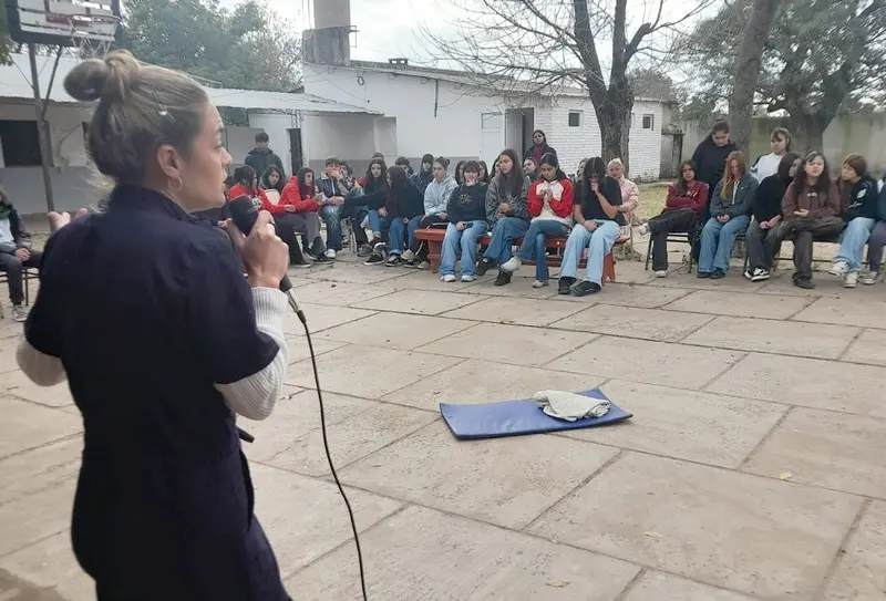 La Lic. Liza Moreyra brind� una charla en escuela N�18 Raquel Garc�a