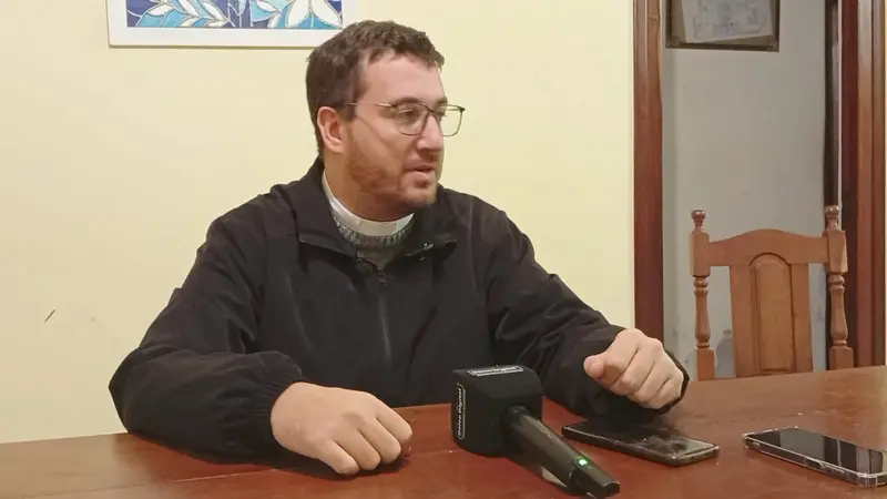 Por Raquel L�pez y Ceferino Azambuyo. El padre Emanuel del Castillo reconoce como familieros a los villaguayenses