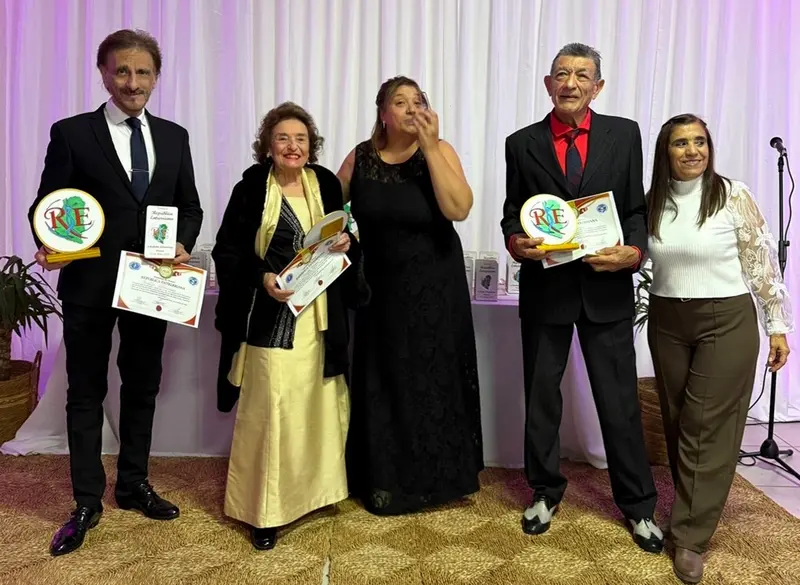 En Villaguay le entregaron el Premio Rep�blica Entrerriana Especial, CIAD, al Prof. Rodolfo Solmoirago