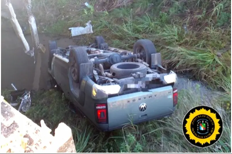 Perdi� el control y volc� en camioneta