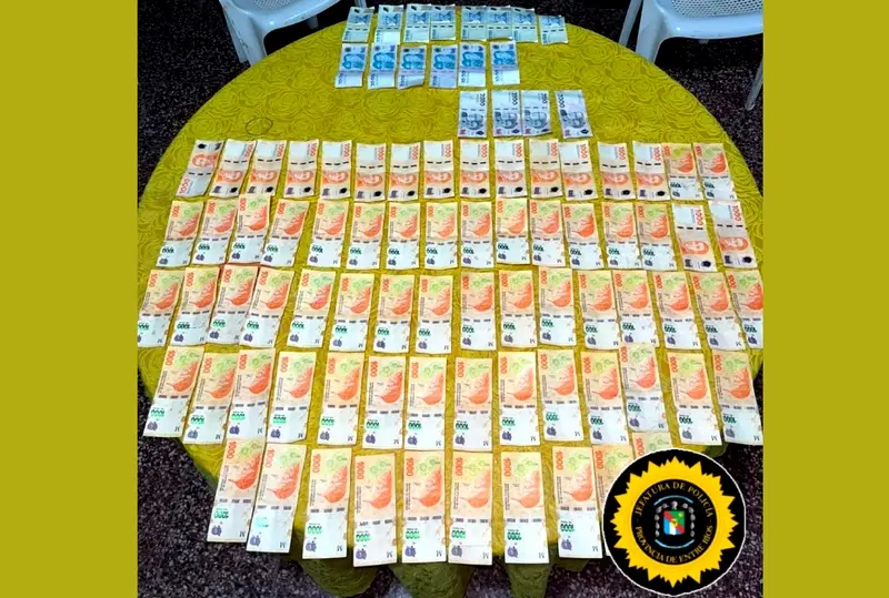 Jubileo: Una mujer le rob� dinero a su acompa�ante y lo escondi� en la pata de la mesa
