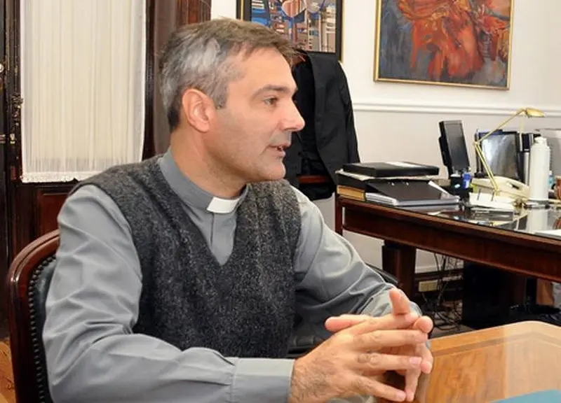 El Padre Rolando Camino vuelve a la actividad como p�rroco de Nuestra Sra. del Carmen, en Paran�