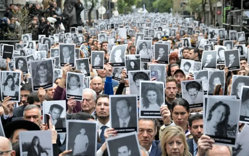A 32 a�os del atentado, una multitud renov� el pedido de justicia y record� a las v�ctimas de la AMIA