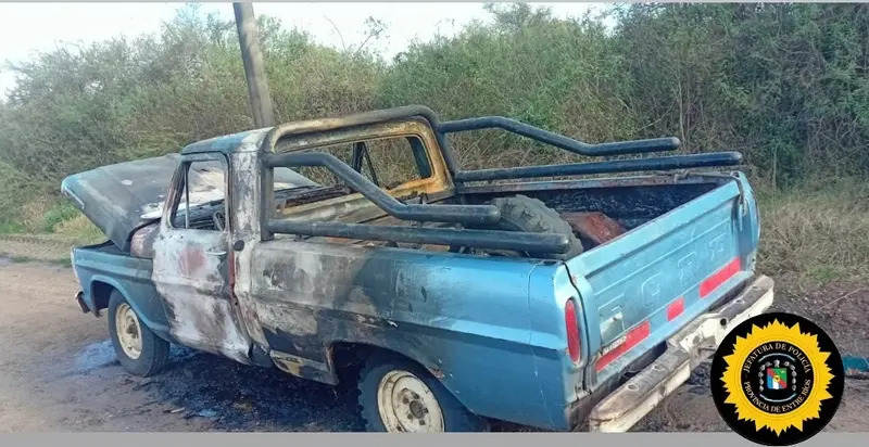 Se incendi� camioneta en ruta 20 y su conductor sufri� lesiones leves