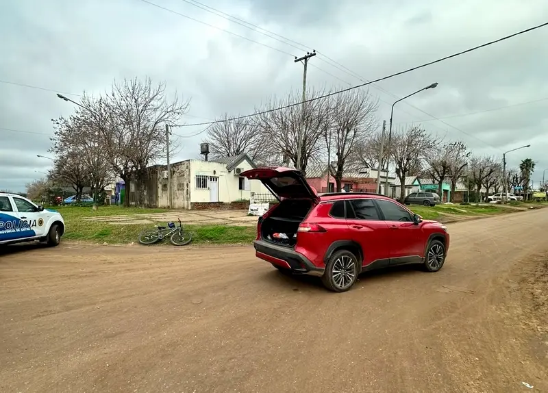 Accidente de tr�nsito: Ciclista sufri� fractura al chocar con un auto